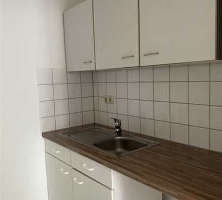 Schöne 1-Zimmer mit Laminat und Wannenbad in uninaher und ruhiger Lage!