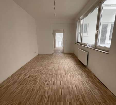 Helle 3,5-Zimmer-Wohnung 3. Stock 83 qm mit Balkon und EBK