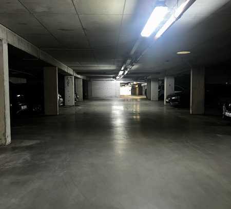 Breiter Tiefgaragen Stellplatz in Motzen zu vermieten