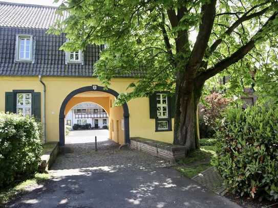 Absolute Rarität für Liebhaber des Besonderen! Traum-Maisonette-Wohnung in historischem Ambiente!