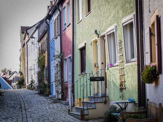 Exklusive, geräumige und modernisierte 1-Zimmer-Dachgeschosswohnung mit EBK in Freising