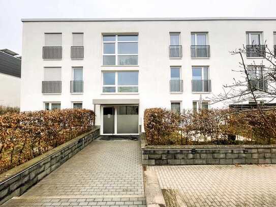 Stilvolle DG-Wohnung mit gehobener Innenausstattung, Balkon, EBK und Stellplatz