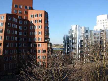 Stilvolle 3,5-Zimmer-Wohnung mit Blick auf Gehry Bauten und Rheinnähe