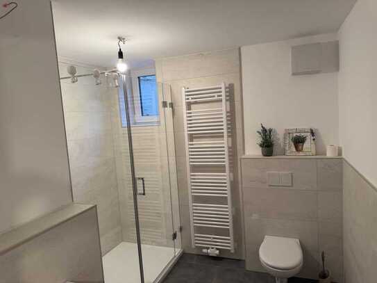 Frisch sanierte attraktive 2-Zimmer-Souterrain-Wohnung mit gehobener Innenausstattung in Remscheid