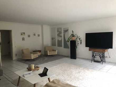 Zwischenmiete-Traumhafte und geräumige Maisonette-Wohnung mit Terrasse in Köln