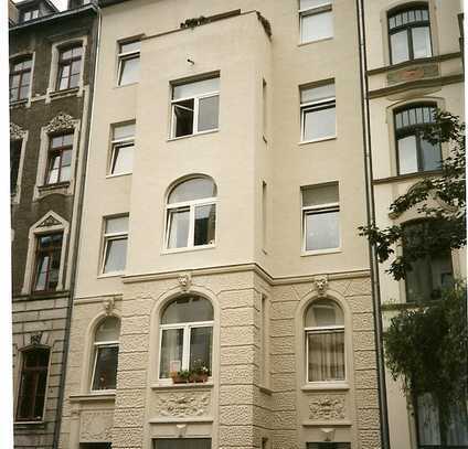 Charmante, ruhige 3 Zimmer Altbauwohnung mit großem Südbalkon