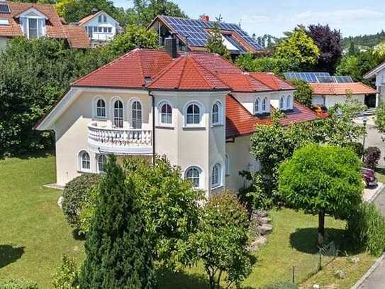 charmantes Einfamilienhaus im Villenstil
in sehr ruhiger Höhenlage mit Seesicht