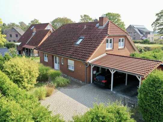 Einfamilienhaus mit gepflegtem Garten und Doppelcarport