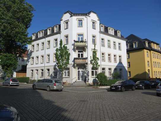 Helle 3 Zimmer Wohnung mit Terrasse, Laminatboden, Bad mit Wanne u. sep. WC, gr. Flur