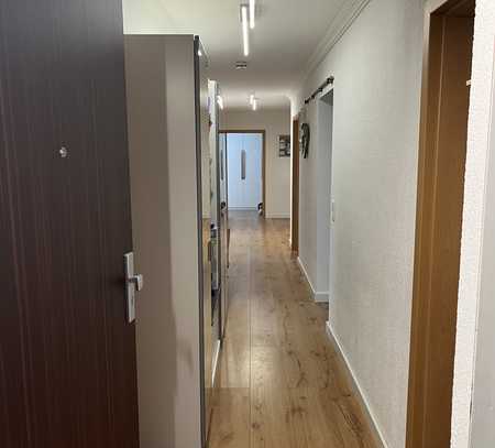 Provisionsfreie, Schöne, helle 4 Zimmer Wohnung.