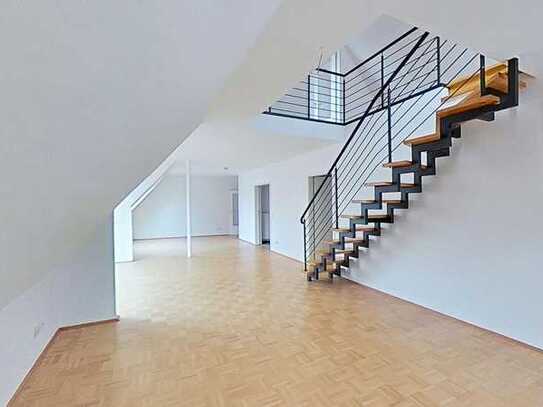 Exklusive 3,5-Zimmer-Maisonette-Wohnung mit EBK, TG-Stellplatz & 4 Balkonen in der Innenstadt