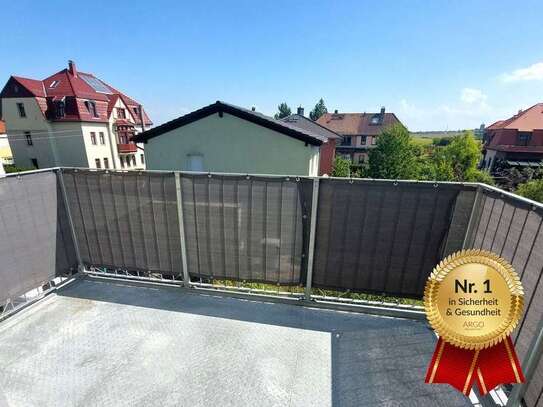 Großzügiges Wohnzimmer I Bad mit Eckbadewanne I Moderne Einbauküche I Sonniger Balkon