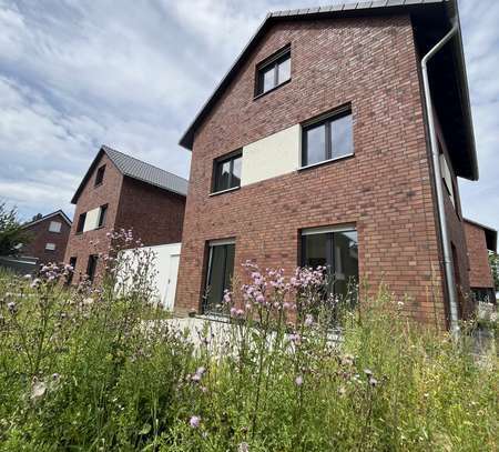 Neubau - Erstbezug - Freistehendes Haus in familienfreundlicher Wohnlage zu vermieten!