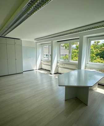 Helles Büro zur Vermietung im Geschäftszentrum in Stadtteil Baden-Baden OOS