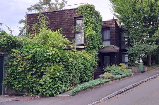 Originelles und großzügiges Architektenhaus in bester Lage mit Schlossblick – geeignet für Familien