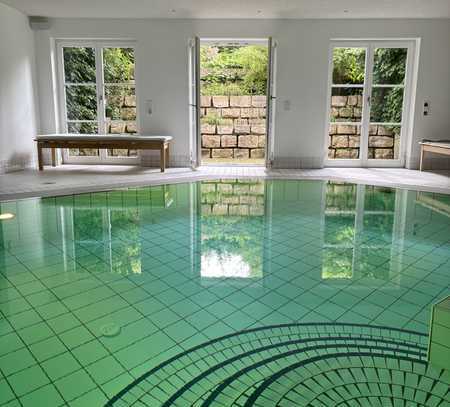 Klassische Stadtvilla in der südl. Gartenstadt mit Indoor-Pool