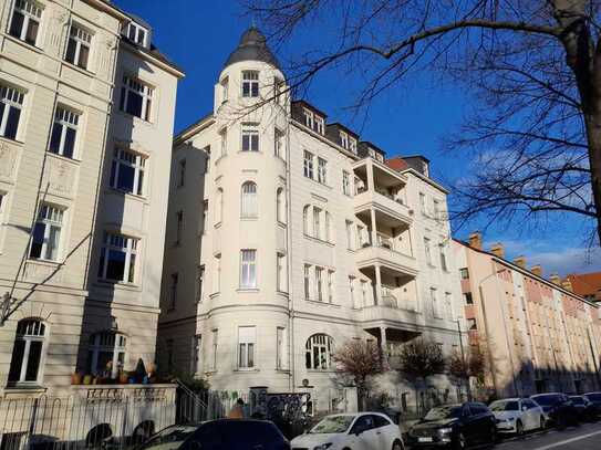 Perfekt geschnitten 2-Raum-Hochparterre-Wohnung mit gehobener Innenausstattung mit Balkon in Leipzig