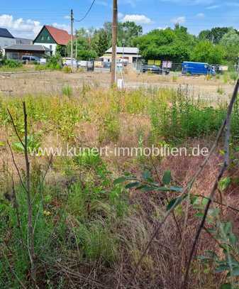 2100 m² freies Grundstück nahe Flughafen zu verpachten, geeignet als Stellplatz, Lager, Parkplatz...