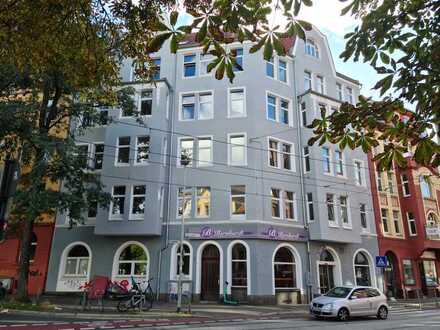 Stilvolle 4-Zimmer-Wohnung mit Balkon und Einbauküche in Hannover