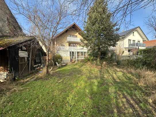 Charmantes Mehrparteienhaus mit großzügigem Garten in ruhiger Umgebung in Freiburg-Munzingen