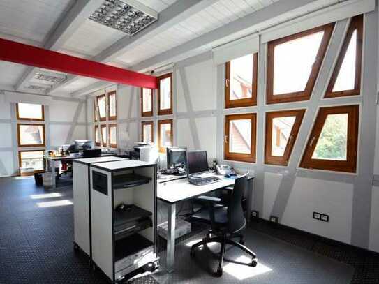 Moderne Arbeitsplätze und Büroraum in historischem Fachwerkgebäude - All-in-Miete