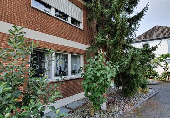 Vollständig renovierte 5-Raum-Erdgeschosswohnung mit Balkon und Einbauküche in Bonn