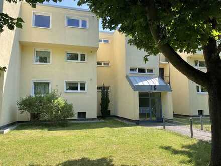 Vom Eigentümer! Helle 3 Zi.-Wohnung mit Balkon, EBK und Garage in MZ-Hechtsheim