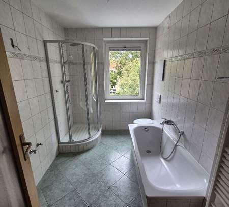 Große 2 Raumwohnung mit Dusche und Wanne