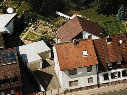 Viel Platz für viel Familie!
DHH mit Nebengebäuden
in Walzbachtal-Jöhlingen