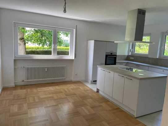 Geschmackvolle 5-Zimmer-Wohnung mit Terrasse und EBK in Stuttgart-Möhringen