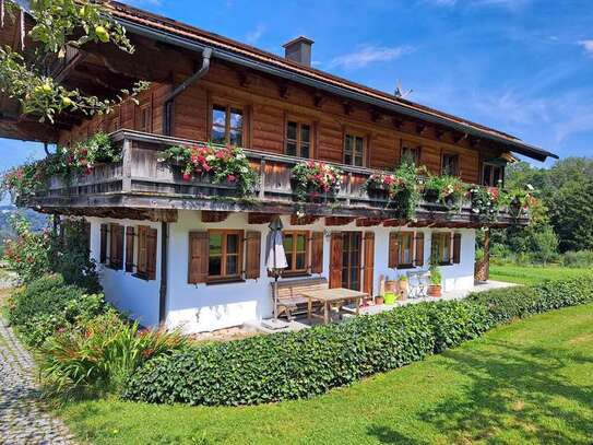 Schöne 3-Zimmer-Erdgeschosswohnung mit Terrasse und EBK (zur Ablöse) in Samerberg