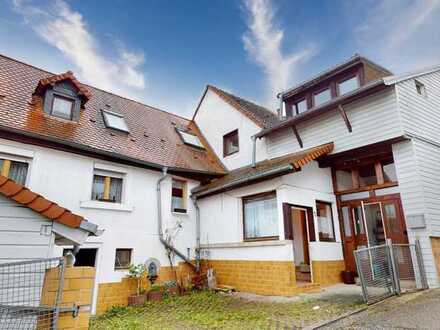 "Charmantes Ein- bis Zweifamilienhaus in ruhiger Lage von Berghausen"