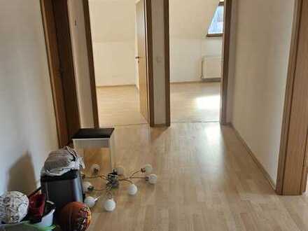 Großzügige 4 Zimmer Wohnung !