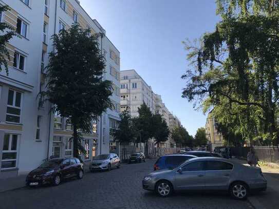 LUXUS-PENTHOUSE Friedrichshain. Schöne geräumige 2 Zi. Whg in Berlin, Friedrichsh