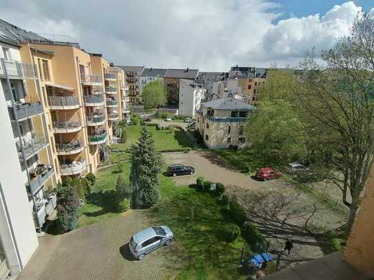 Günstige, modernisierte 5-Zimmer-DG-Wohnung mit Balkon in Chemnitz