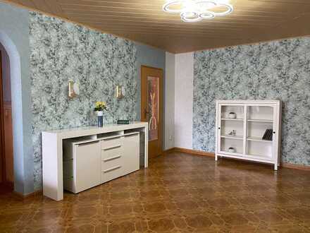 Provisionsfrei! Gepflegte 5-Zimmer-Wohnung mit Einbauküche, Balkon und eigenem Stellplatz