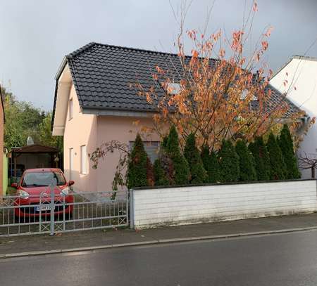 Schönes 4-Zimmer-Haus mit 40 qm Terasse und großem Grundstück in Elsdorf-Niederemdt