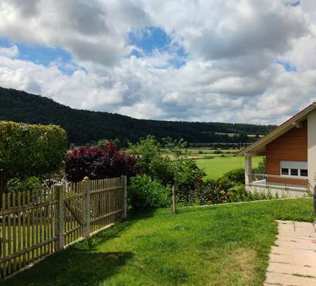 Panoramaaussicht aus der 6-Zimmer-DG Wohnung ins Altmühltal in ruhiger, sonniger Umgebung