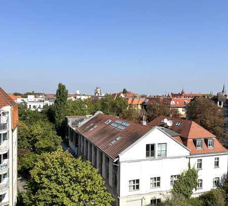 Lichte Dachgeschosswohnung im Rheingauviertel Nähe Schloßstraße