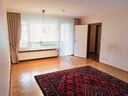 Gut gelegene 3-Zimmer Hochparterrewohnung mit Küche, Tageslichtbad, Balkon und Kellerraum.