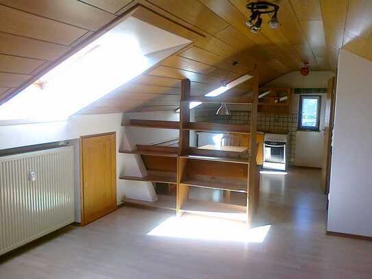 Dachgeschosswohnung im Mehrfamilienhaus