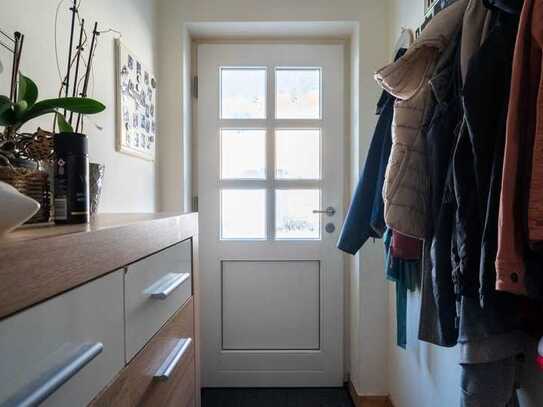 4-Zimmer-Wohnung mit Garten und 2 Garagen