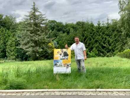 BAUEN SIE SICH UND IHRER FAMILIE EINE GLÜCKLICHE UND SICHERE ZUKUNFT IM EIGENEN HAUS IN RUHIGER LAGE