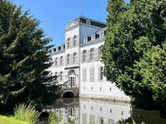 Lichtdurchflutete Bürofläche im wunderschönen Schloss Rahe in Laurensberg!