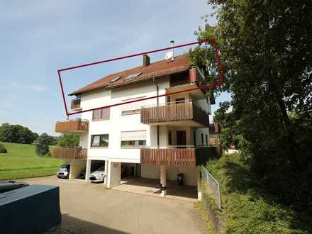 **4-Zimmer-Wohnung mit Carport, Stellplatz und Traumausblick über Calw**