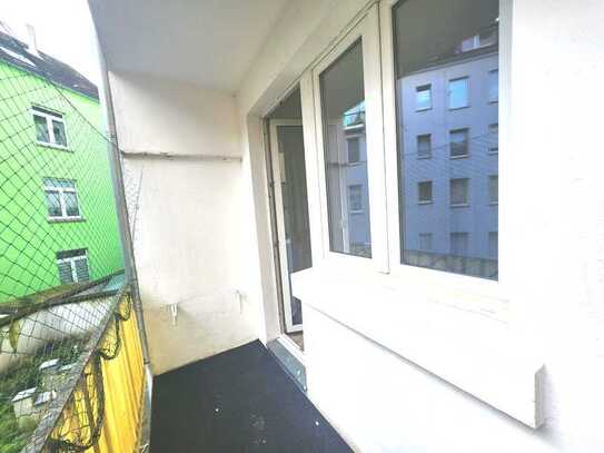 "Elegante 2-Zimmerwohnung mit Balkon – liebevoll renoviert und bereit für Ihren Einzug!"