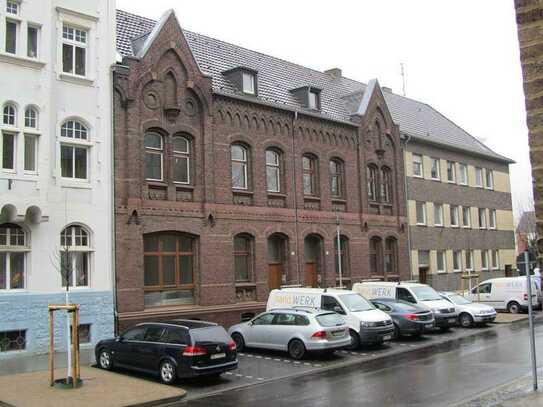 Schönes, geräumiges Haus mit sechs Zimmern in Mönchengladbach Rheydt