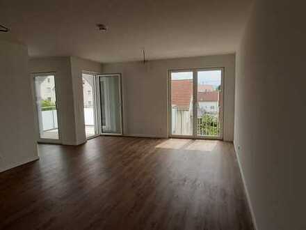Erstbezug: helle 4-Zimmer-Wohnung mit Einbauküche und Balkon in Eislingen/Fils