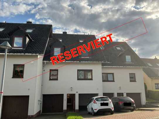 Gemütliche Dachgeschoss-Maisonette-Wohnung mit Renovierungsbedarf sucht neue Familie!