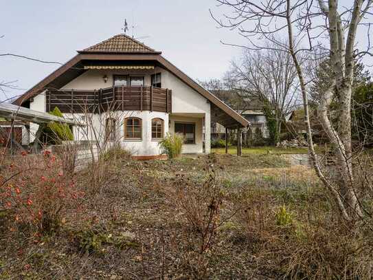 Ein-/Zweifamilienhaus mit traumhaften Grundstück in Bermaringen